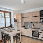 Ai Piedi Del Gigante -