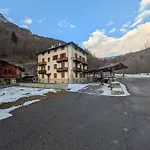 Ai Piedi Del Gigante - Valtournenche