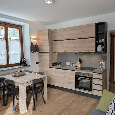 Ai Piedi Del Gigante - *